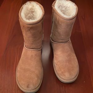 Six 6 UGG